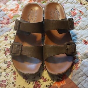 Kirk-Ease Olive Sandals size 8
